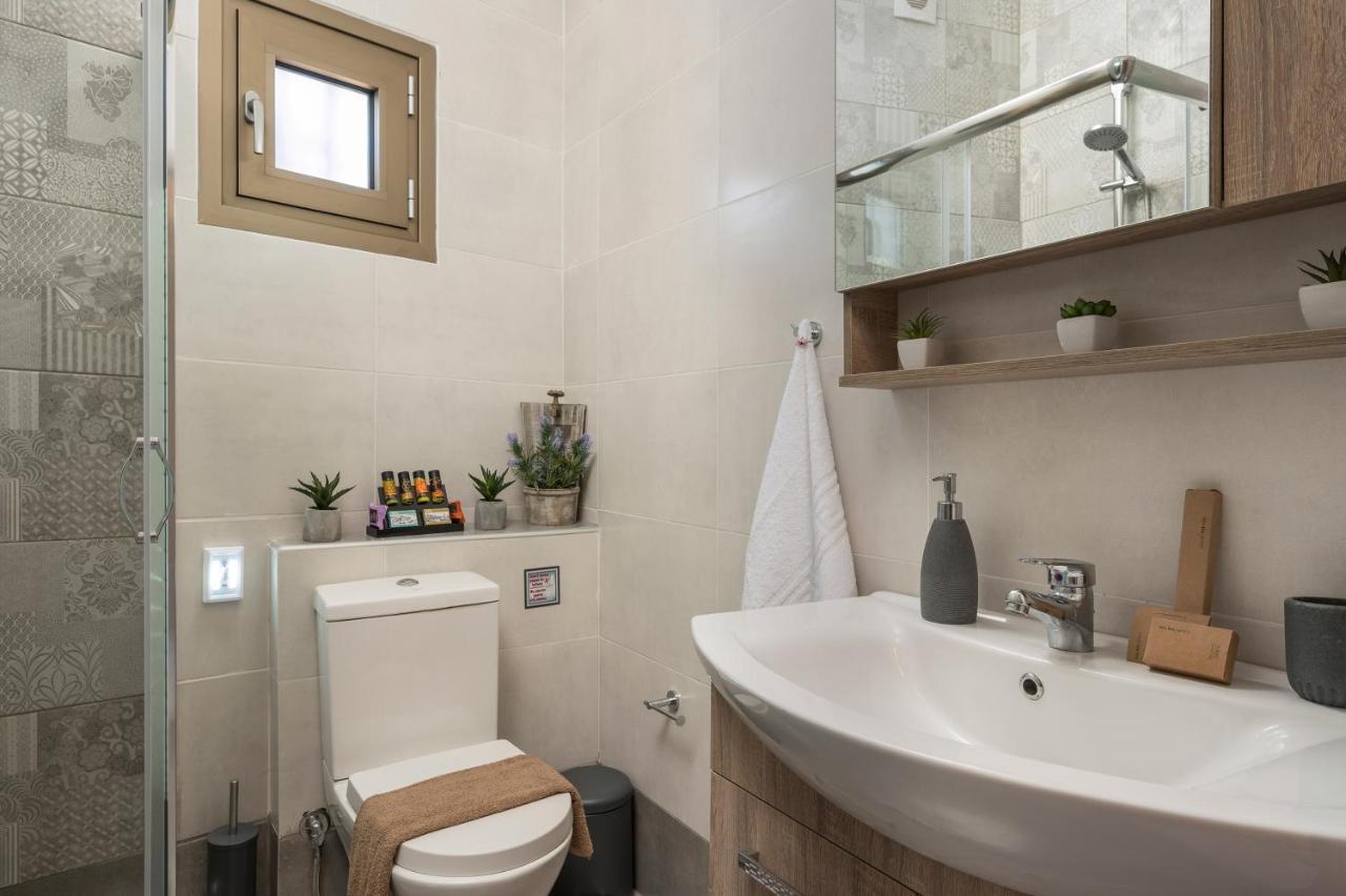 Floral Beach Apt With Lux Extras & Special Treats Kolymbari Exterior photo